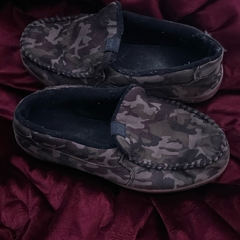 Dc slip on camouflage size 13